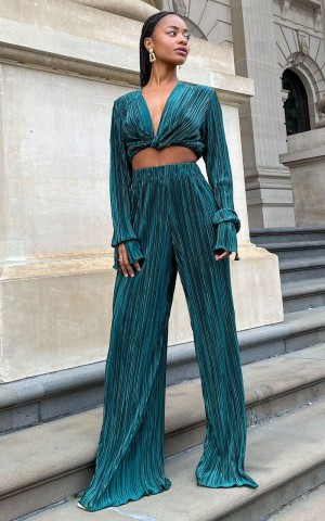 Showpo Aluna Two Piece Set - Plisse Twist Front Crop Top And Wide Leg Pants Set Forest Green | XTYVUZ710