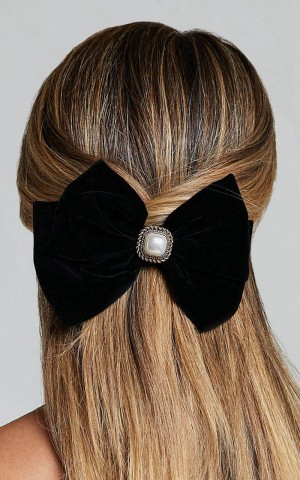 Showpo Arin Hair Bow - Velvet Pearl Pendant Detail Bow Black | XJRCZG165