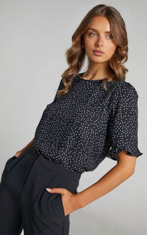 Showpo Eleanor Top - Short Sleeve Top Black Spot | KURNZC605