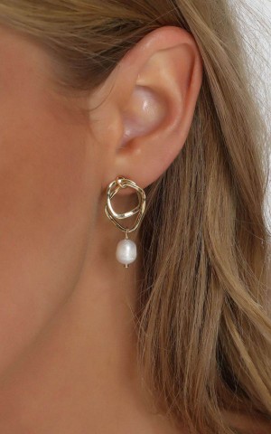 Showpo Flora Double Hoop Drop Earring Gold And Pearl | ZDGEUL635