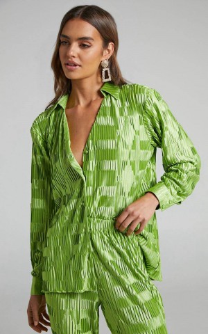 Showpo Greta Shirt - Geometric Plisse Button Up Shirt Green | DQJOLC729