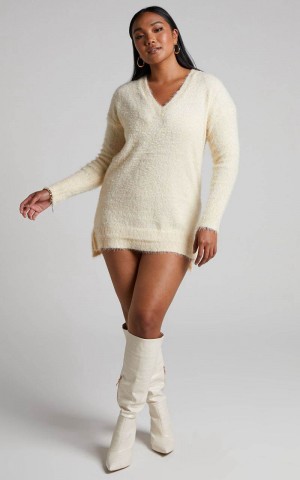 Showpo Ishani Sweater - Oversized V Neck Sweater Cream | EAMBZI201