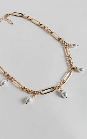 Showpo Lausanne Necklace - Pearl Chunky Pendant Necklace Gold | YBMXJV875