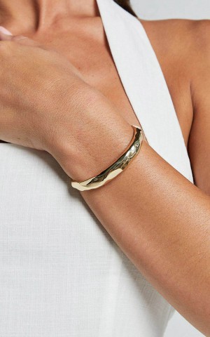 Showpo Marcia Bangle - Open Bangle Gold | XIHFJT706