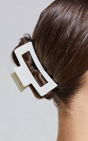 Showpo Torres Hair Clip Cream | LOAHEI524