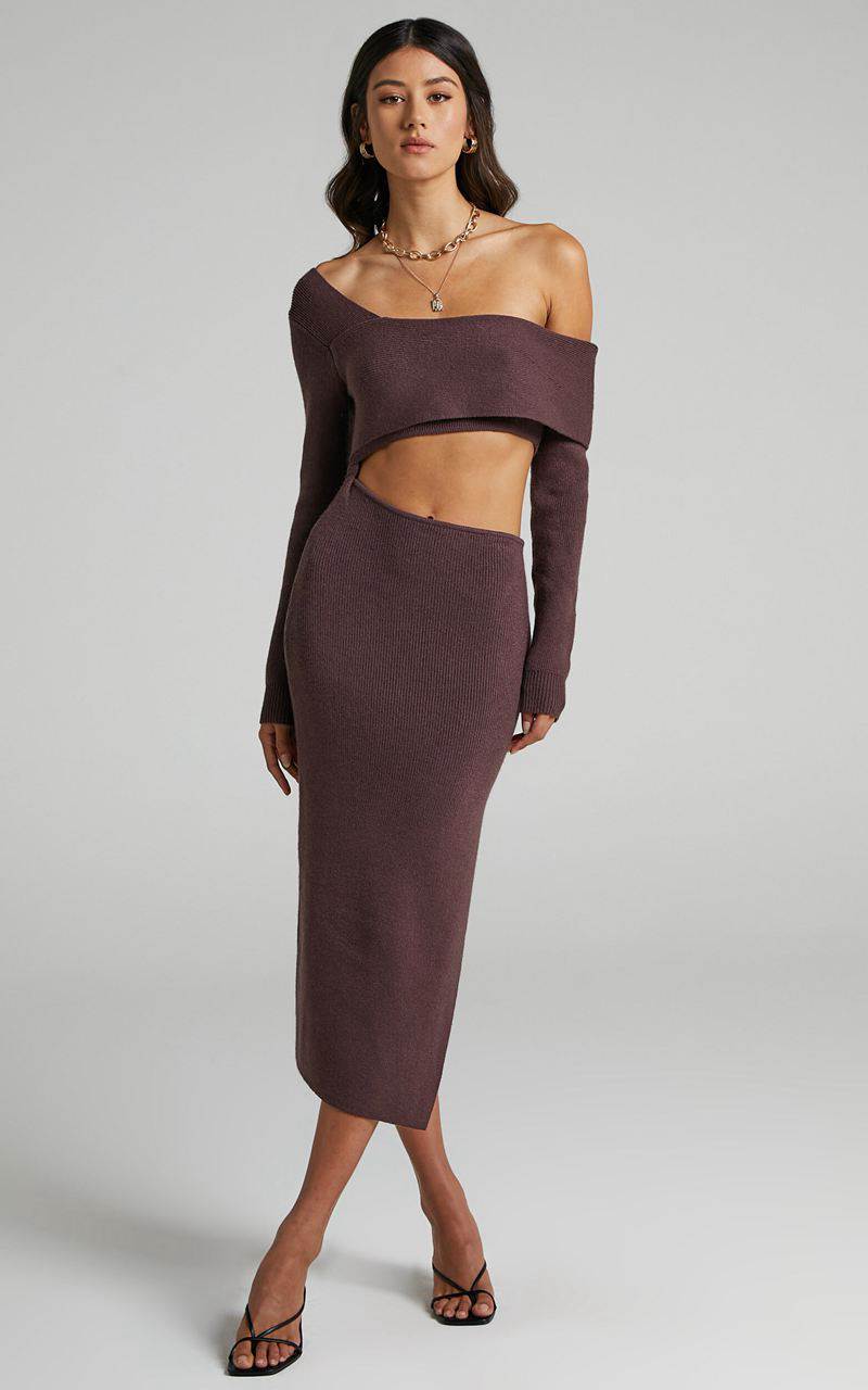 Showpo Alabama Midi Dress - Off One Shoulder Asymmetric Long Sleeve Knit Dress Chocolate | FEQTVX982