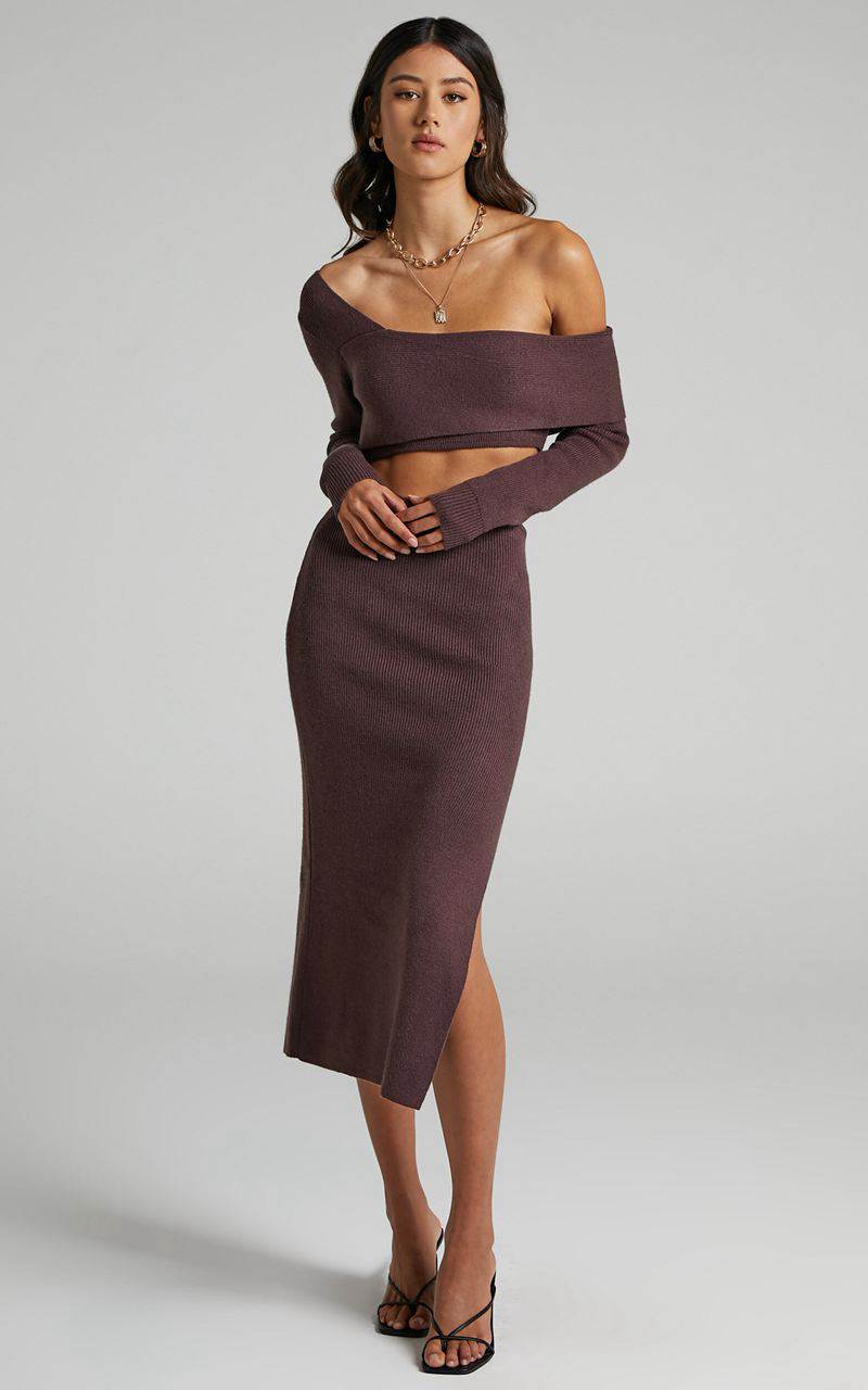 Showpo Alabama Midi Dress - Off One Shoulder Asymmetric Long Sleeve Knit Dress Chocolate | FEQTVX982