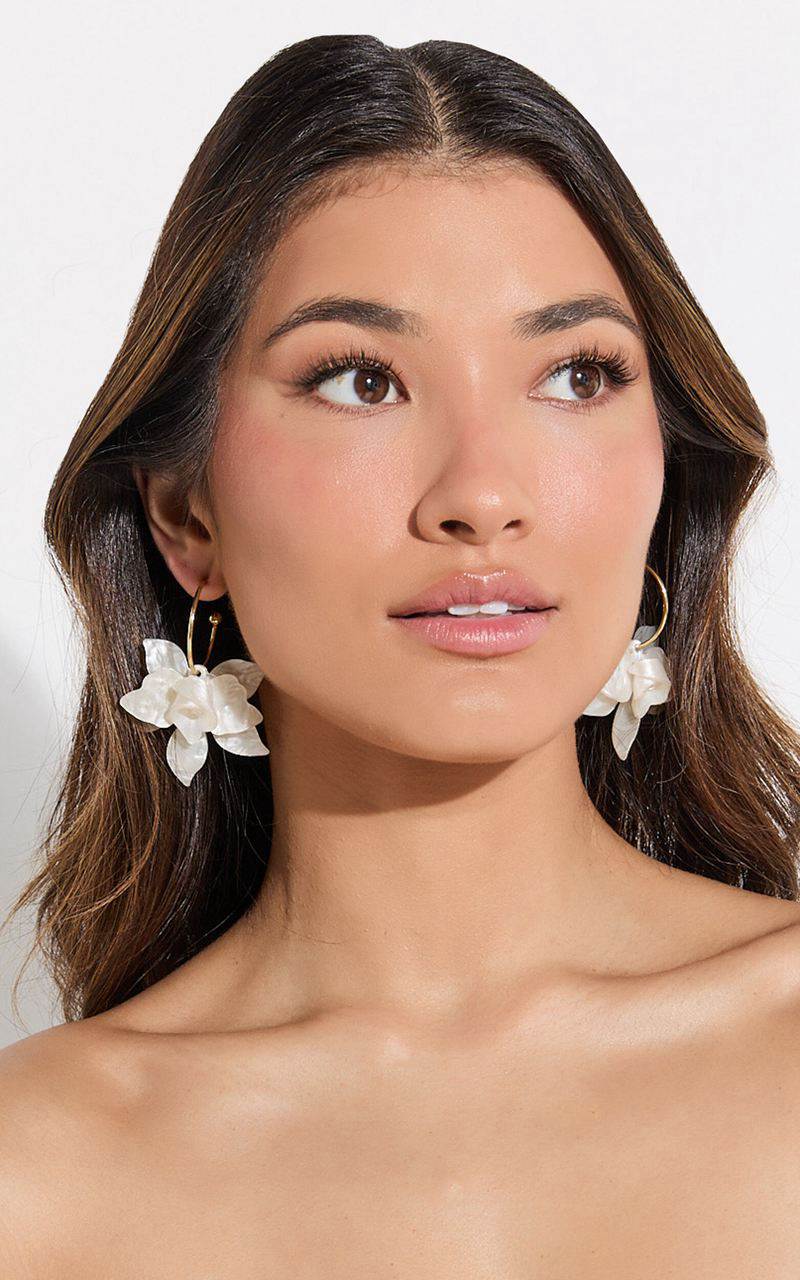 Showpo Alessandra Earrings - Pearl Flower Hoop Earrings Shell | ZFJULD316