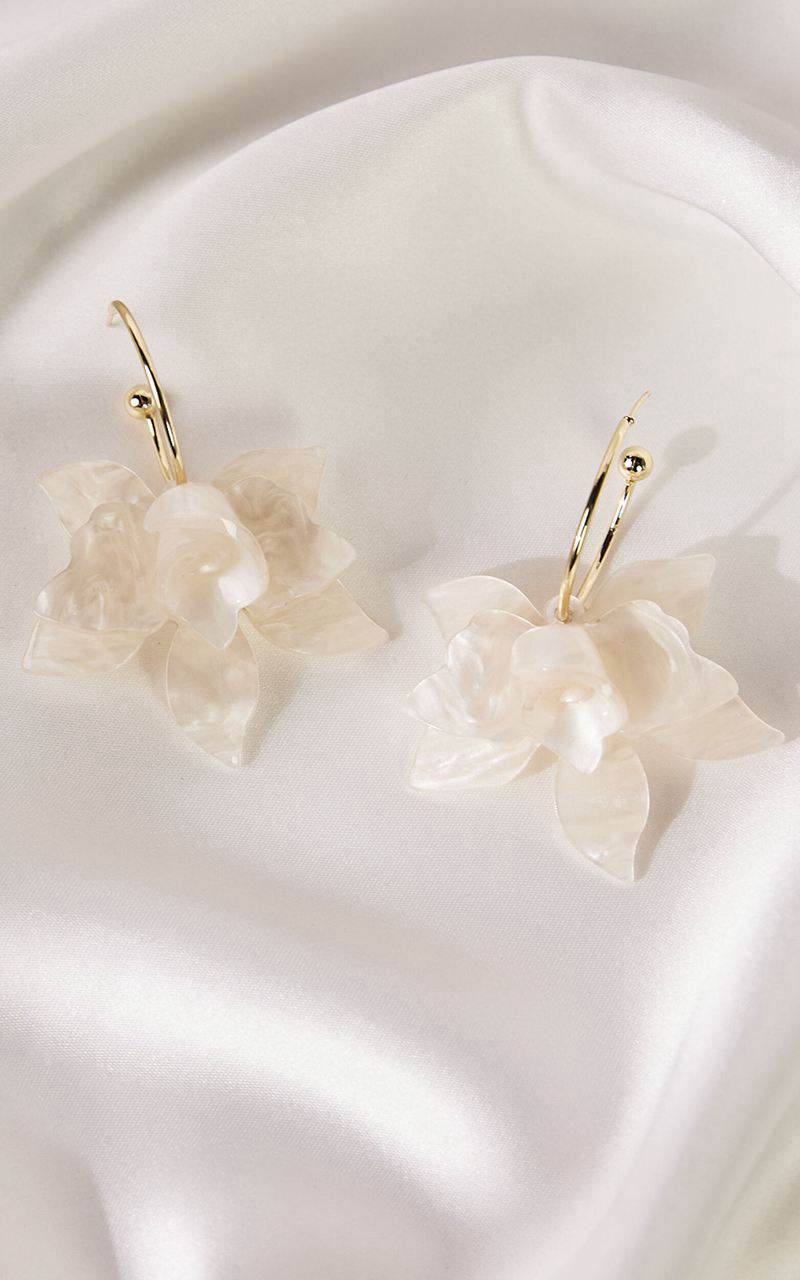 Showpo Alessandra Earrings - Pearl Flower Hoop Earrings Shell | ZFJULD316