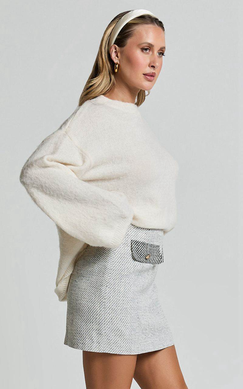 Showpo Alfie Jumper - Crew Neck Relaxed Fluffy Knit Jumper Cream | IJABHN835