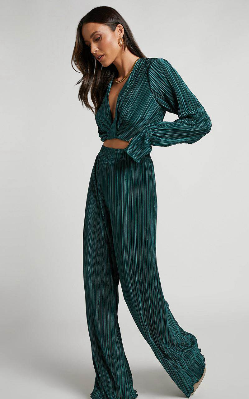 Showpo Aluna Two Piece Set - Plisse Twist Front Crop Top And Wide Leg Pants Set Forest Green | XTYVUZ710