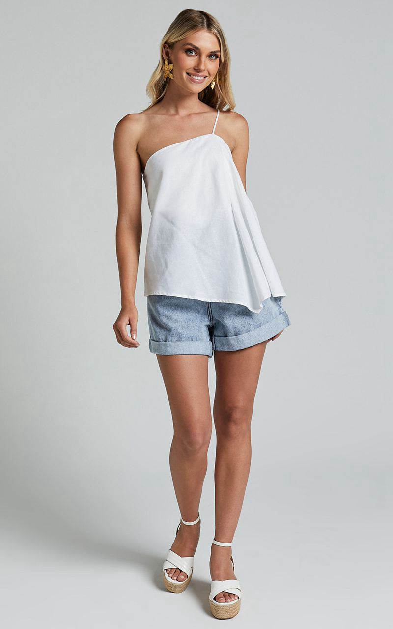 Showpo Amalie The Label - Jaylin Recycled Cotton High Waisted Denim Shorts Light Blue Wash | YZUCXG209