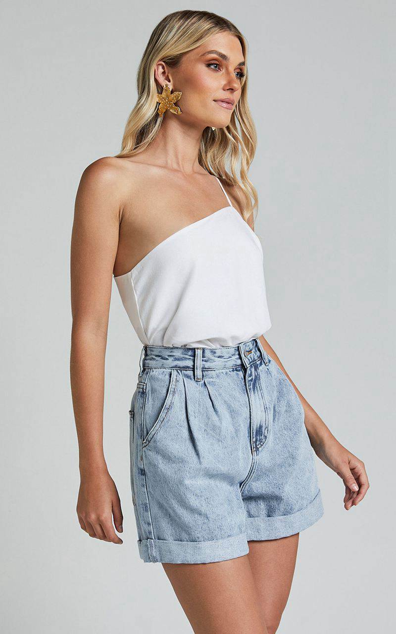 Showpo Amalie The Label - Jaylin Recycled Cotton High Waisted Denim Shorts Light Blue Wash | YZUCXG209