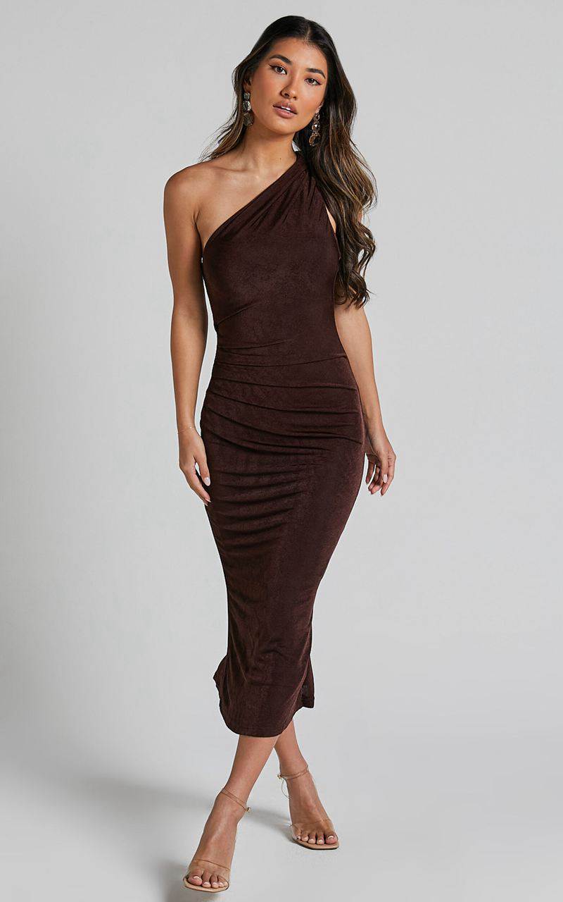 Showpo Arietty Midi Dress - One Shoulder Asymmetrical Ruched Dress Chocolate | GQXKFE851