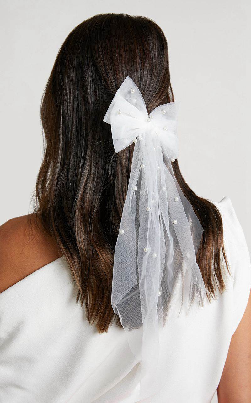 Showpo Avery Bow Pearl Hair Clip White Pearl | VRQDPH317