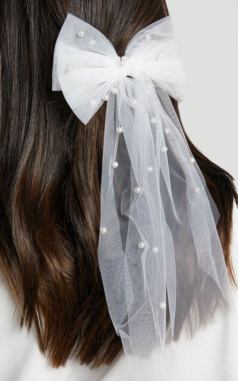 Showpo Avery Bow Pearl Hair Clip White Pearl | VRQDPH317