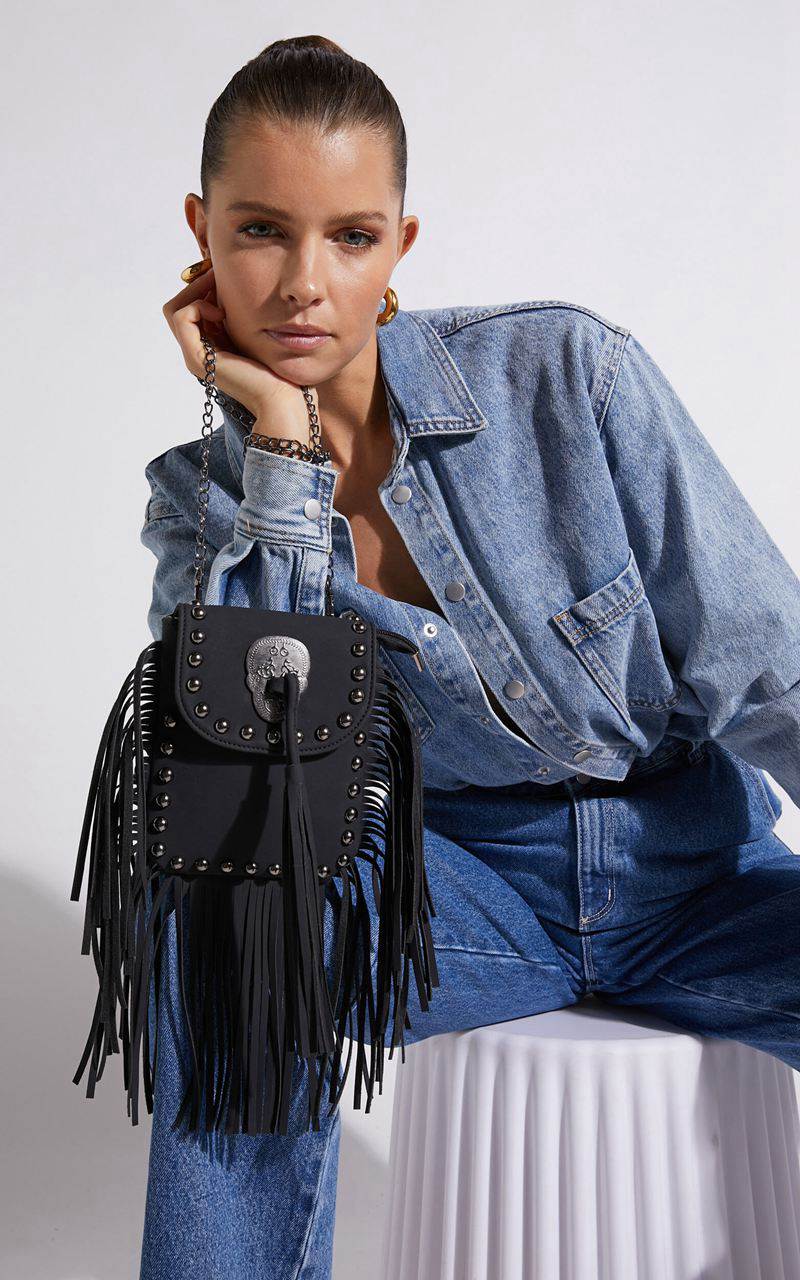 Showpo Bodhi Suede Fringe Crossbody Bag Black | VTDCPS062