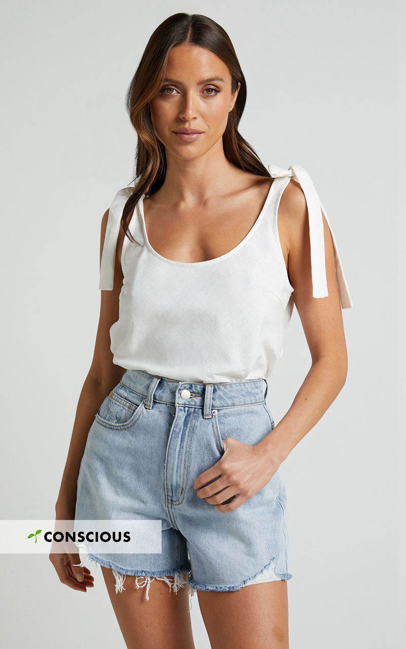 Showpo Bonnie Top - Tie Strap Scoop Neck Cami White | CHEQKZ789