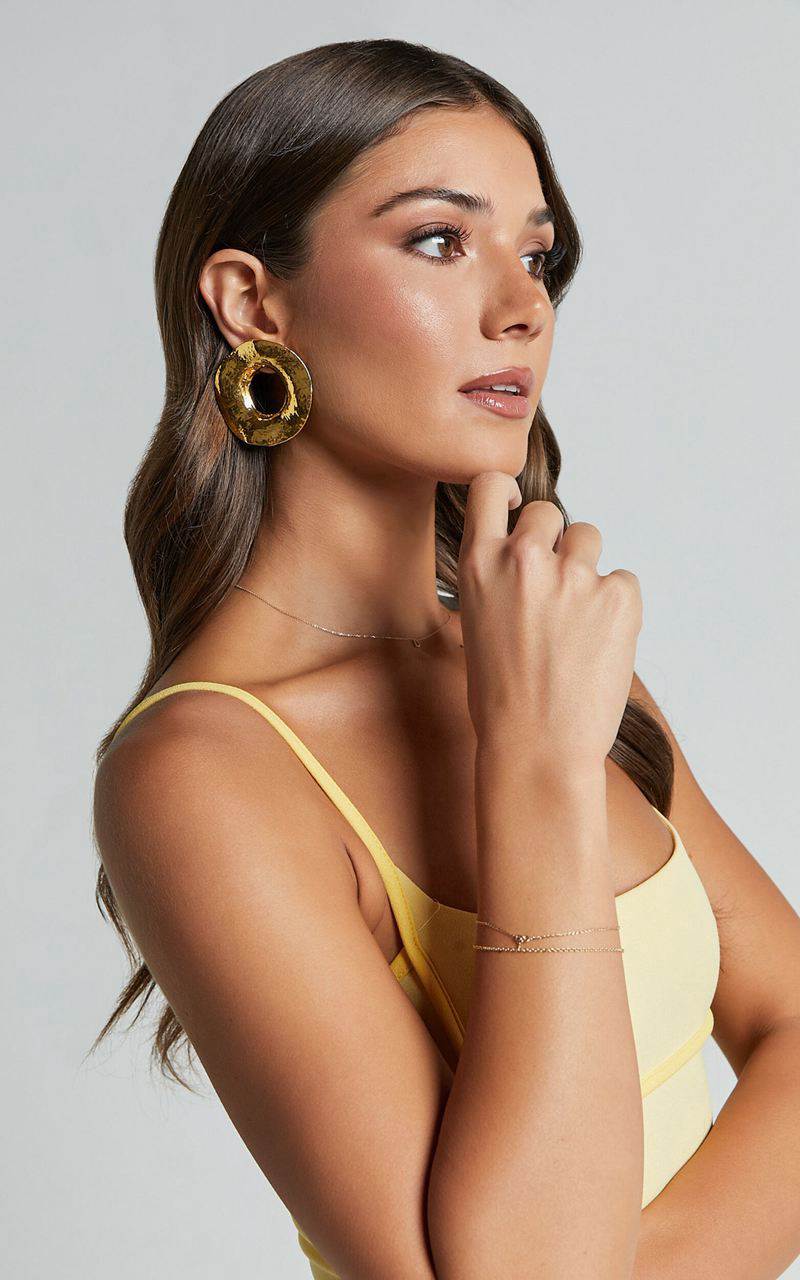 Showpo Breann Statement Earrings Gold | EBCVWH682