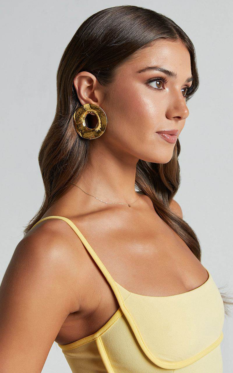 Showpo Breann Statement Earrings Gold | EBCVWH682