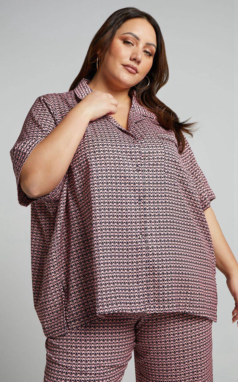 Showpo Brunita Shirt - Relaxed Short Sleeve Shirt Pink Wave | LXDFVP093