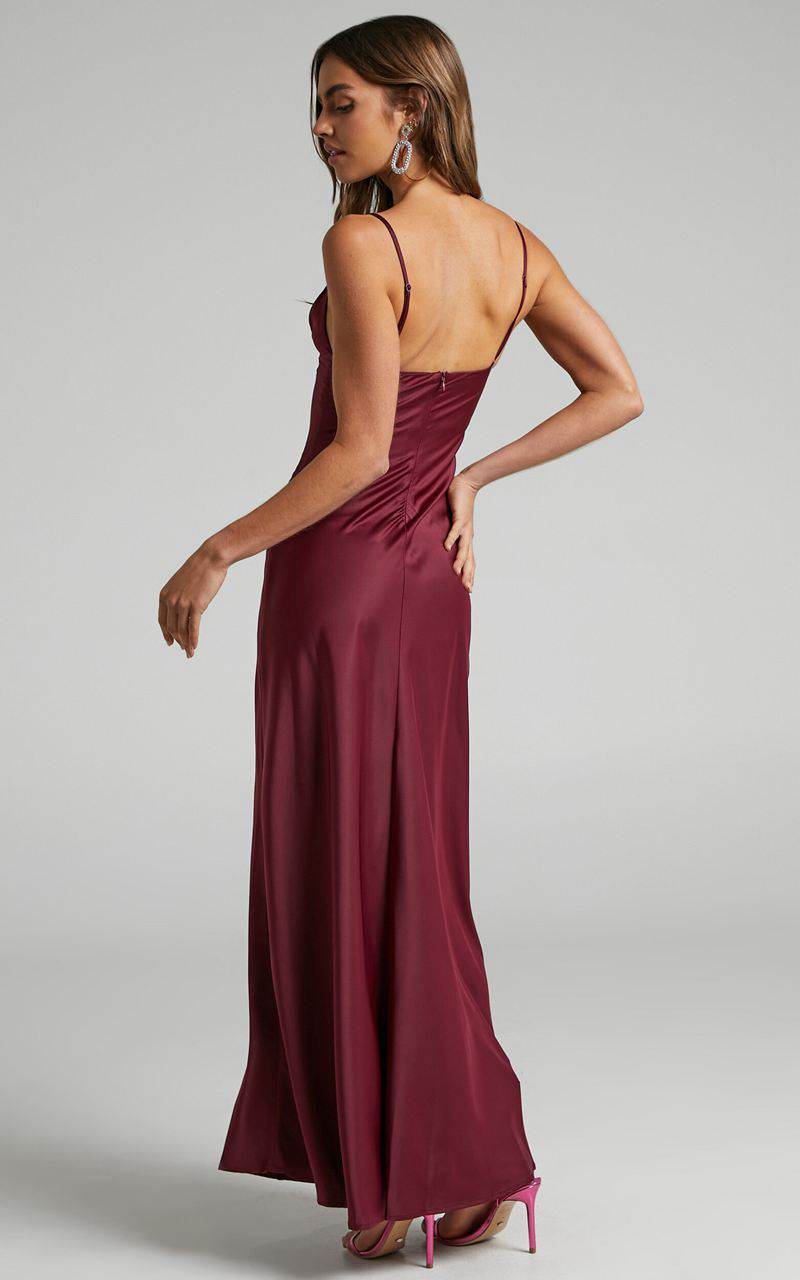 Showpo Cariela Midi Dress - Plunge Neck Satin Dress Wine | TWOQDU483