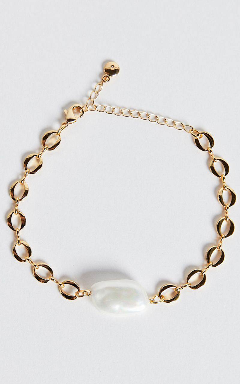 Showpo Dana Bracelet - Pearl Detail Bracelet Gold | SMTYWU970