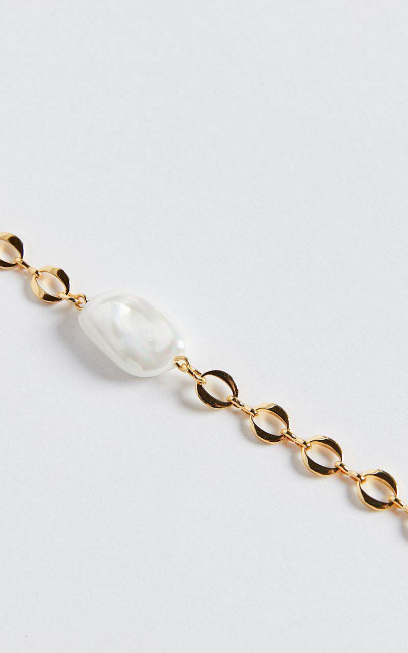 Showpo Dana Bracelet - Pearl Detail Bracelet Gold | SMTYWU970