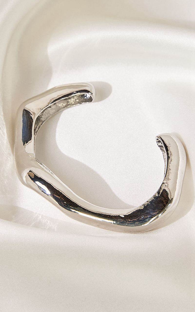 Showpo Effie Braclet - Chunky Wave Bangle Silver | CNOUXF296