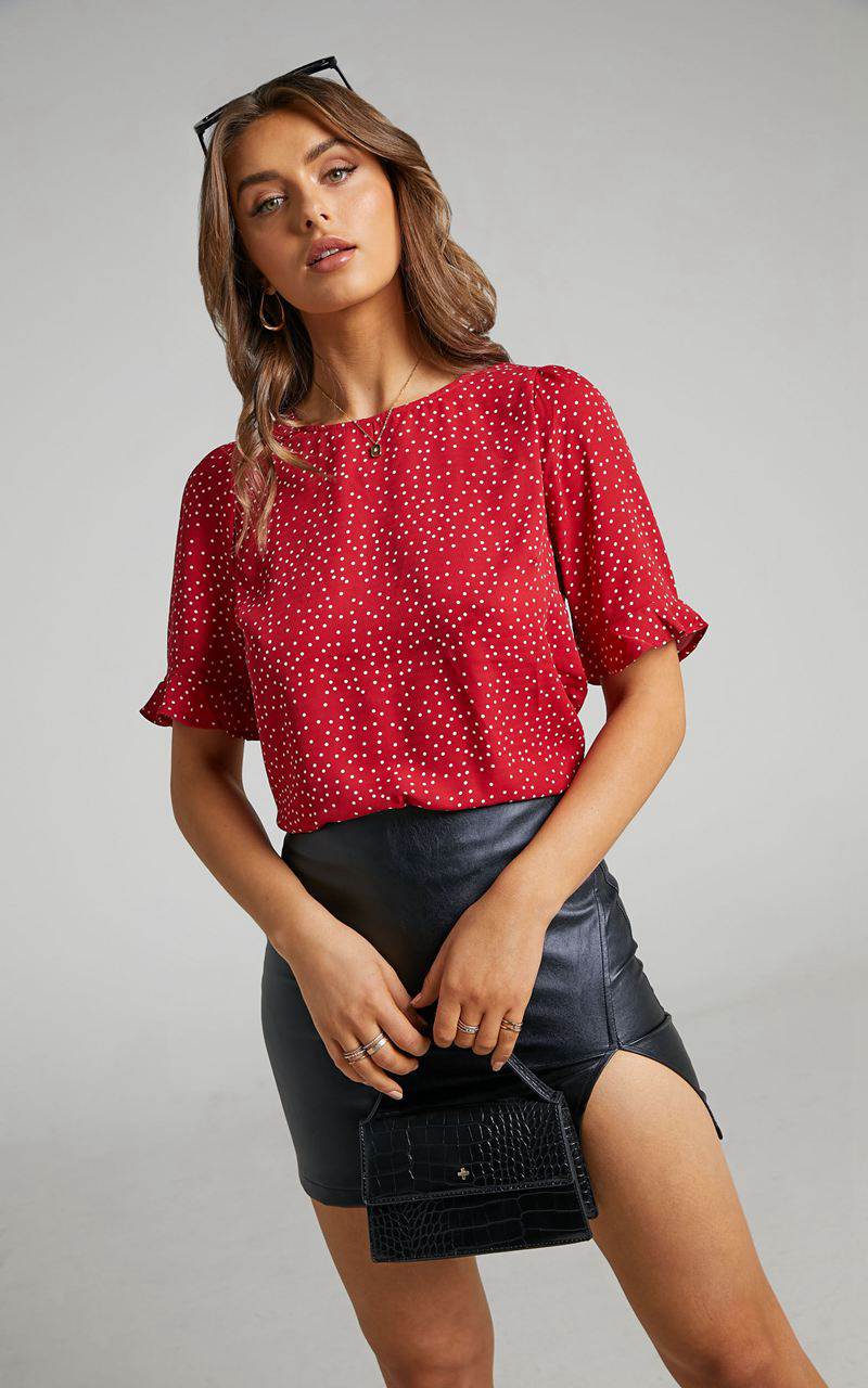 Showpo Eleanor Top - Short Sleeve Top Red Spot | UZOYXV874