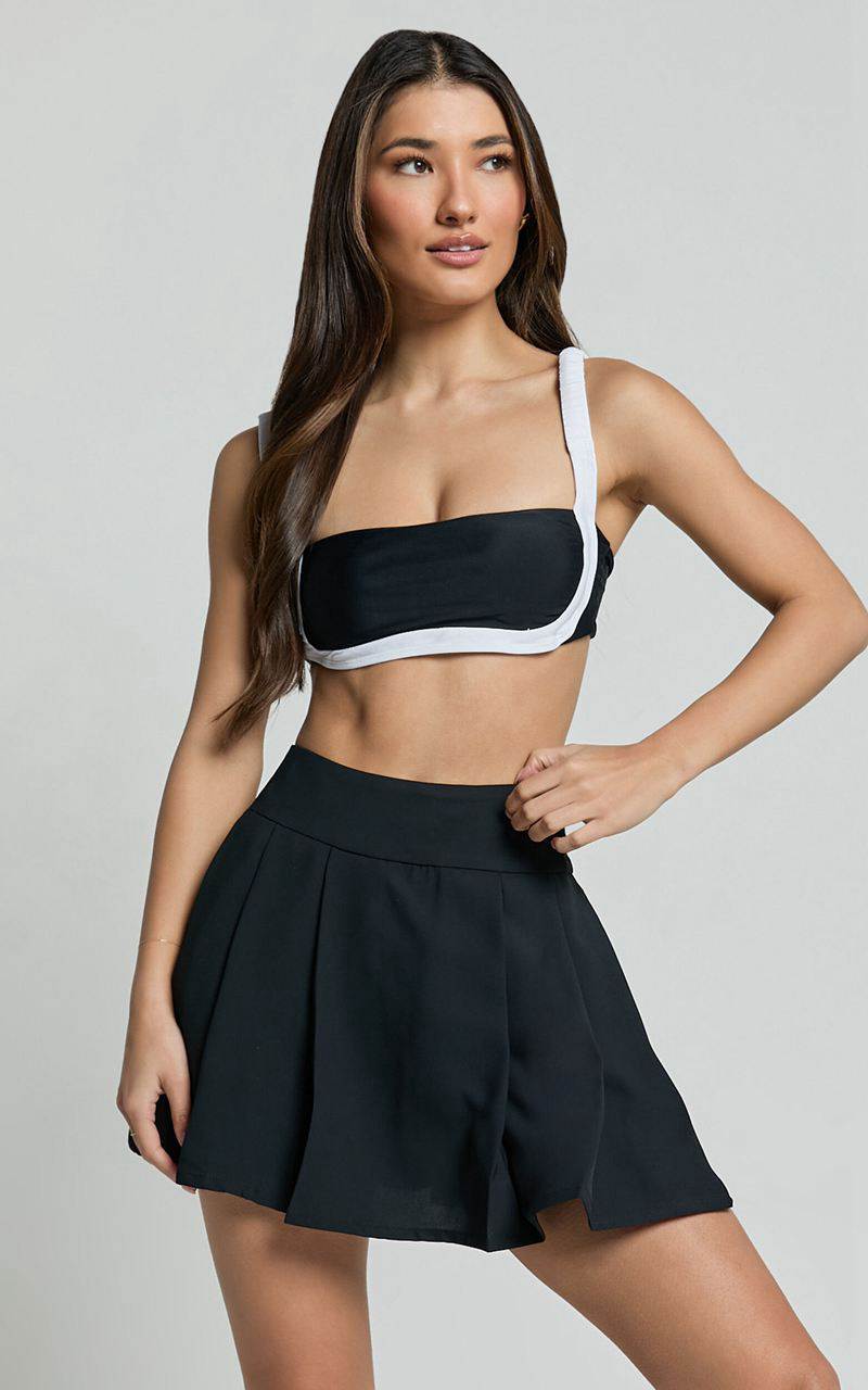 Showpo Elouise Top - Contrast Ruched Strap Crop Top Black White | PYJEID710