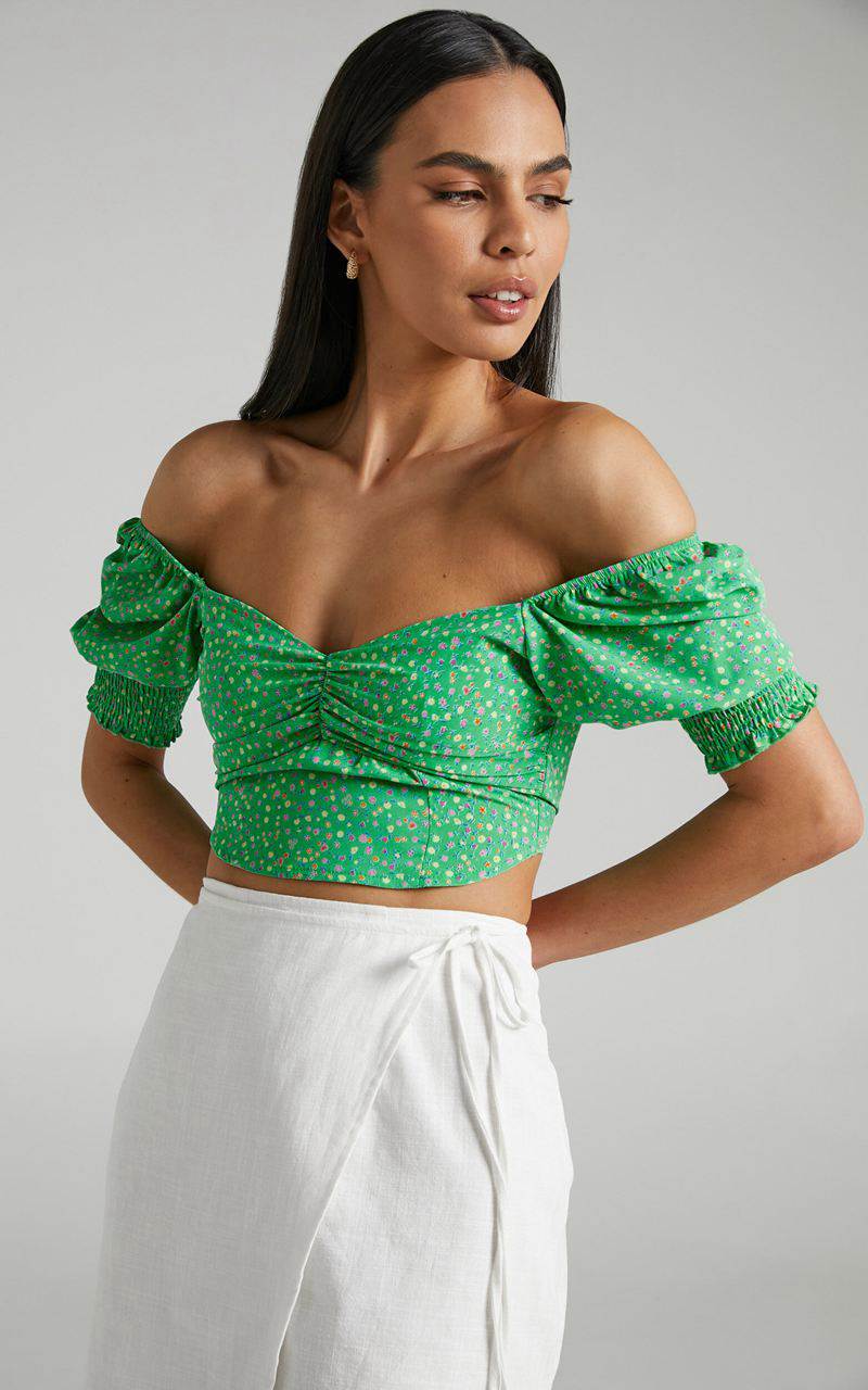 Showpo Feliza Top - Ruched Sweetheart Bust Puff Sleeve Crop Top Green Floral | GWEYCX413