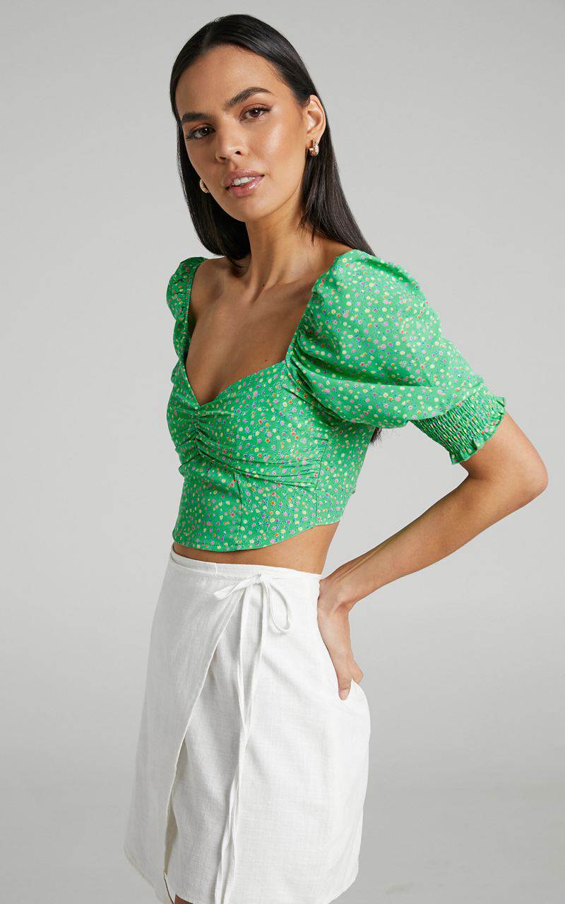 Showpo Feliza Top - Ruched Sweetheart Bust Puff Sleeve Crop Top Green Floral | GWEYCX413