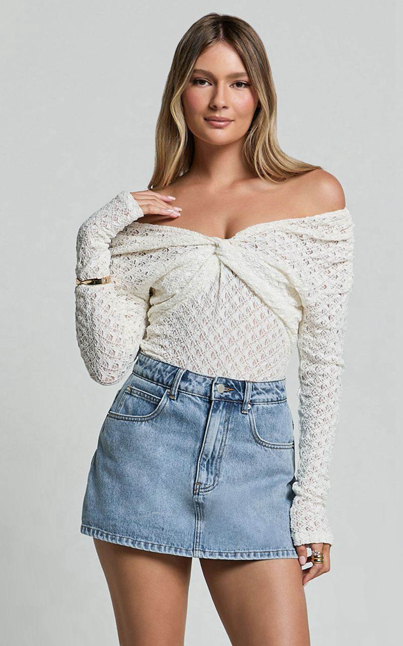 Showpo Grace Top - Off The Shoulder Long Sleeve Twist Top White | HAXVCZ678