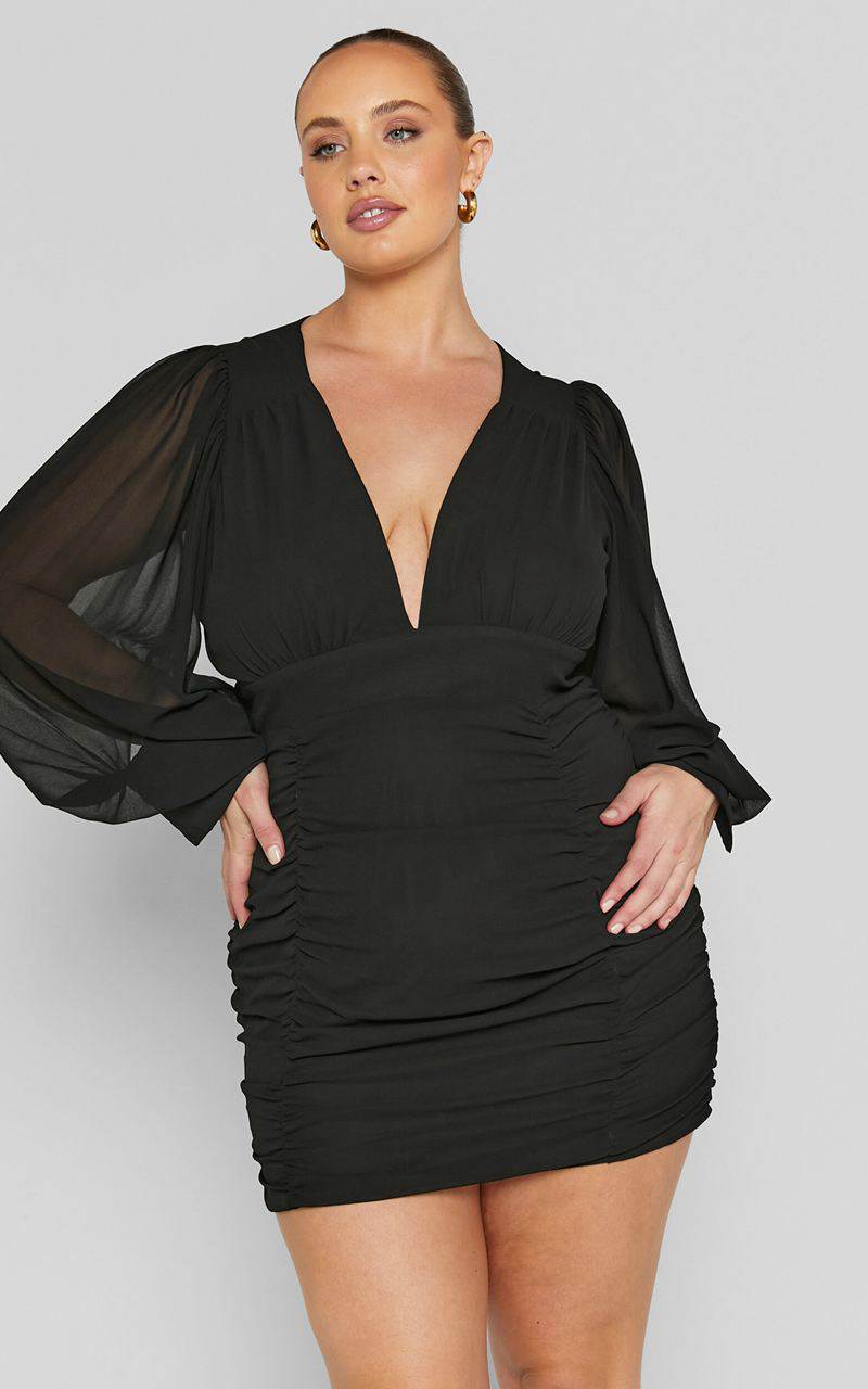 Showpo Hollis Mini Dress - Ruched Long Sleeve Plunge Neck Dress Black | JOELAV649