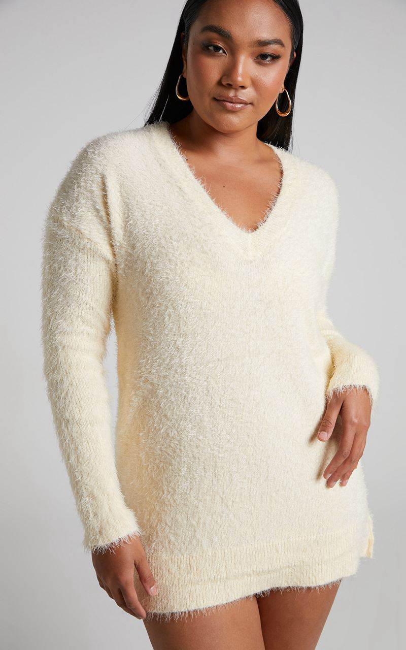 Showpo Ishani Sweater - Oversized V Neck Sweater Cream | EAMBZI201