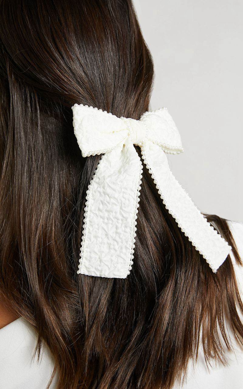 Showpo Isla Pearl Textured Hair Bow Cream | LYQEPZ743