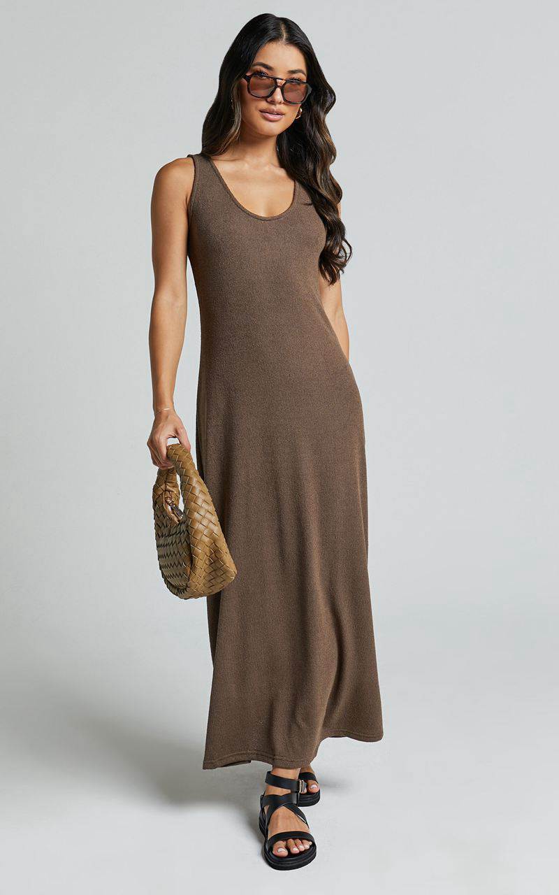 Showpo Ivi Midi Dress - Scoop Neck Slip Dress Chocolate | YDUALB182