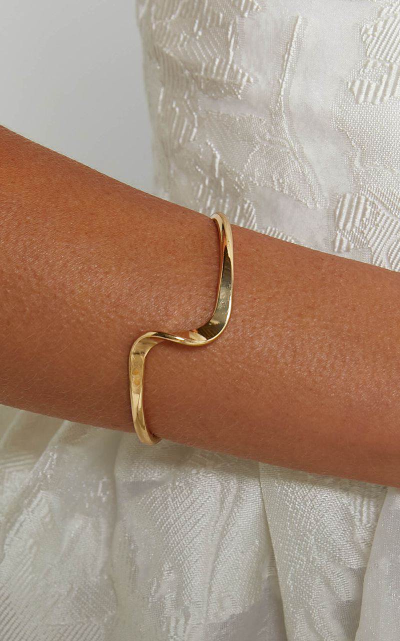 Showpo Ivy Irregular Shaped Bracelet Cuff Gold | JRWXLZ157