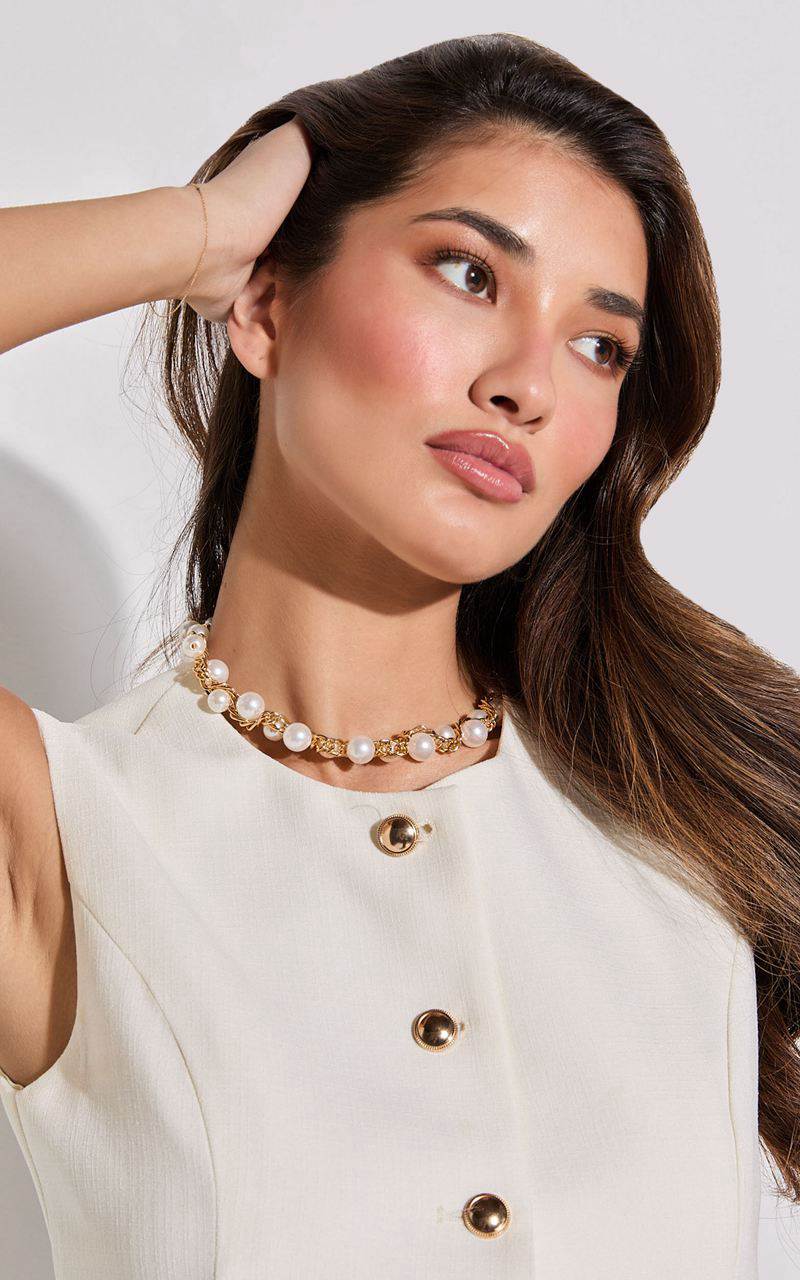 Showpo Jacqueline Necklace - Large Pearl And Gold Chain Detail Choker Necklace White | HTJDWX639