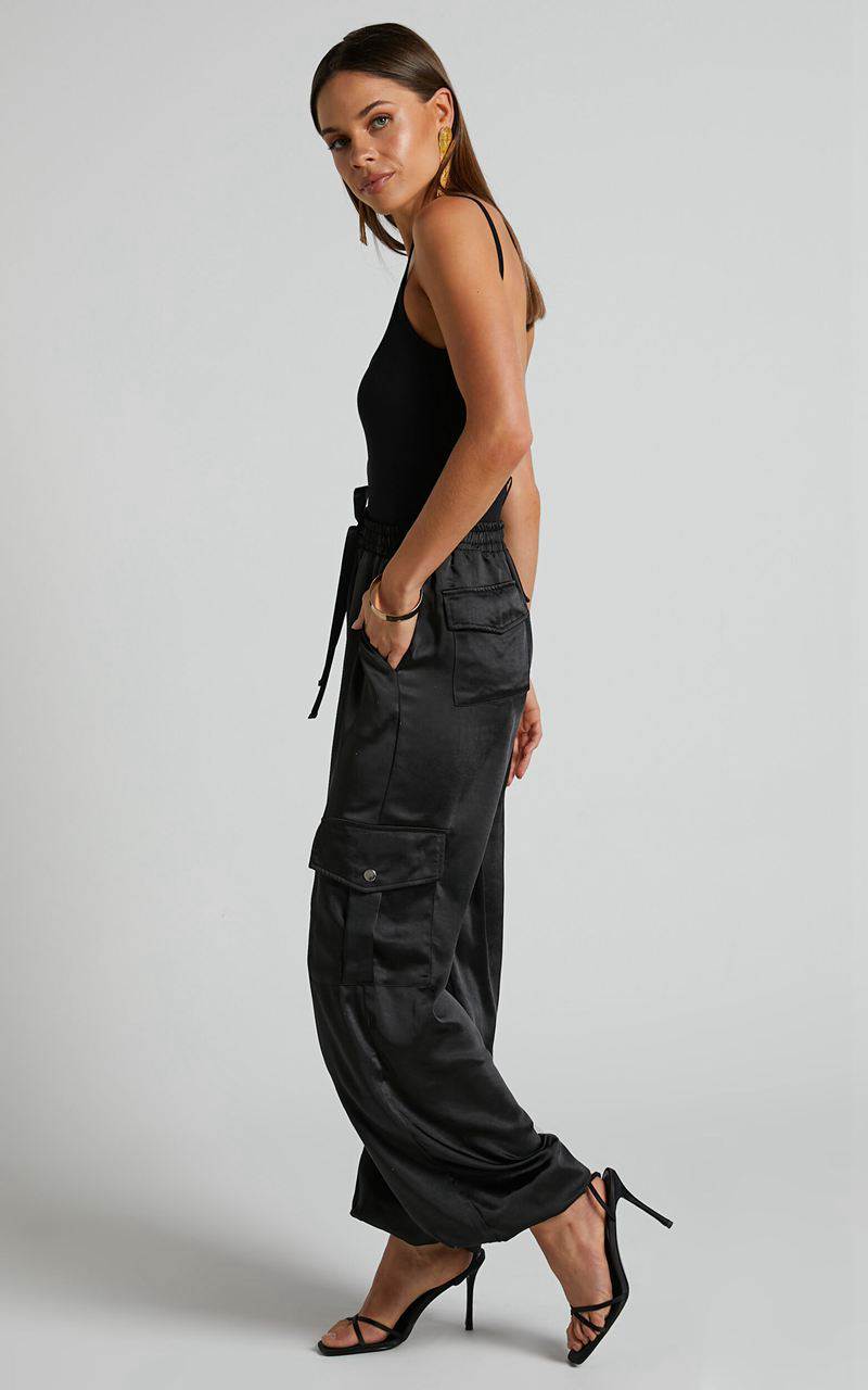 Showpo Jadeiah Pants - Mid Rise Cargo Pocket Satin Jogger Pant Black | PJHQYO702