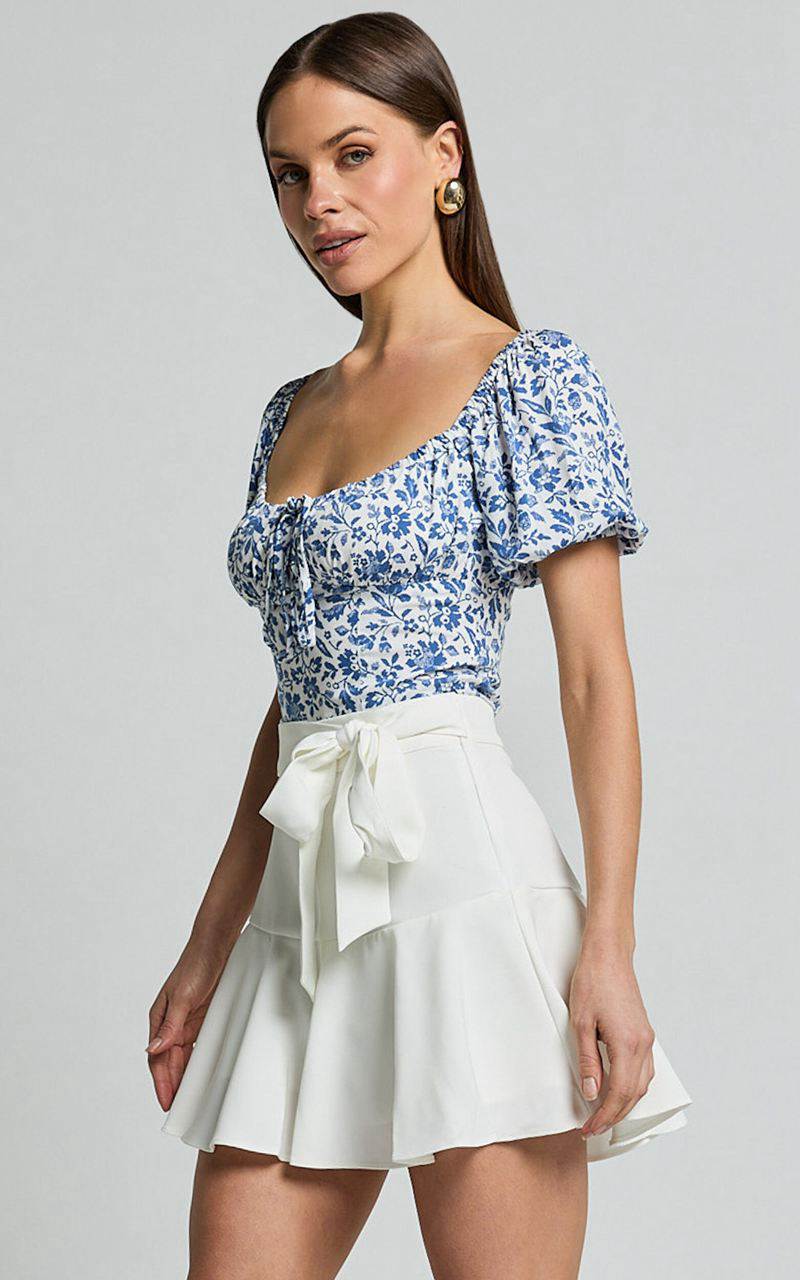 Showpo Karina Top - Puff Sleeve Ruched Bodice Corset Top Blue Floral | HWFZRK432