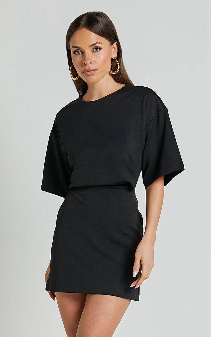 Showpo Karyna Mini Dress - Short Sleeve Boxy T-Shirt Dress Black | LBXODE193