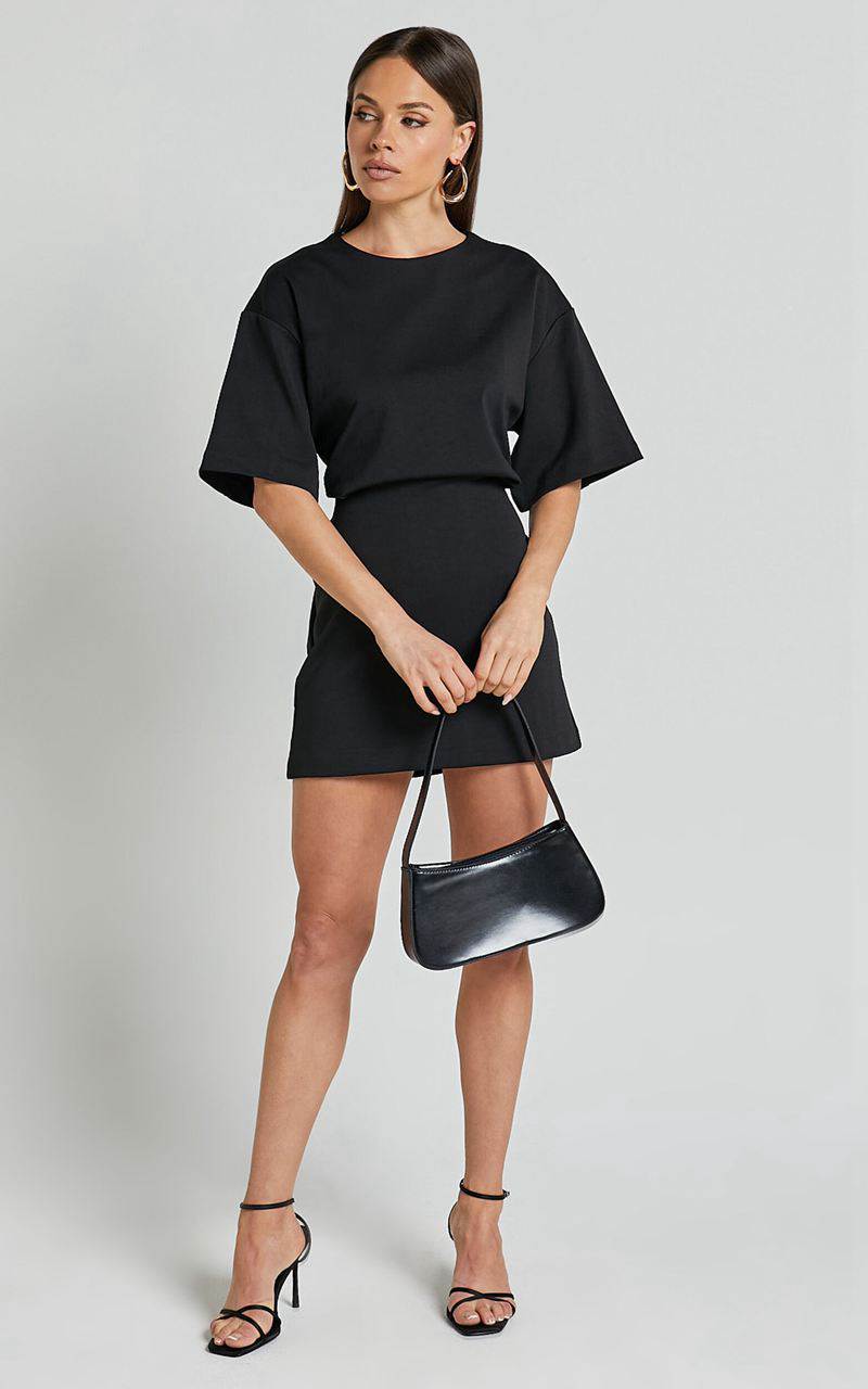 Showpo Karyna Mini Dress - Short Sleeve Boxy T-Shirt Dress Black | LBXODE193