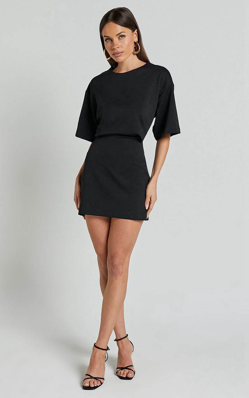 Showpo Karyna Mini Dress - Short Sleeve Boxy T-Shirt Dress Black | LBXODE193