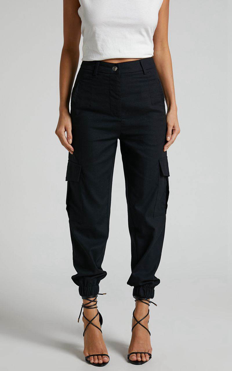 Showpo Kayla Pants - Mid Rise Cargo Pants Black | EGZATM891