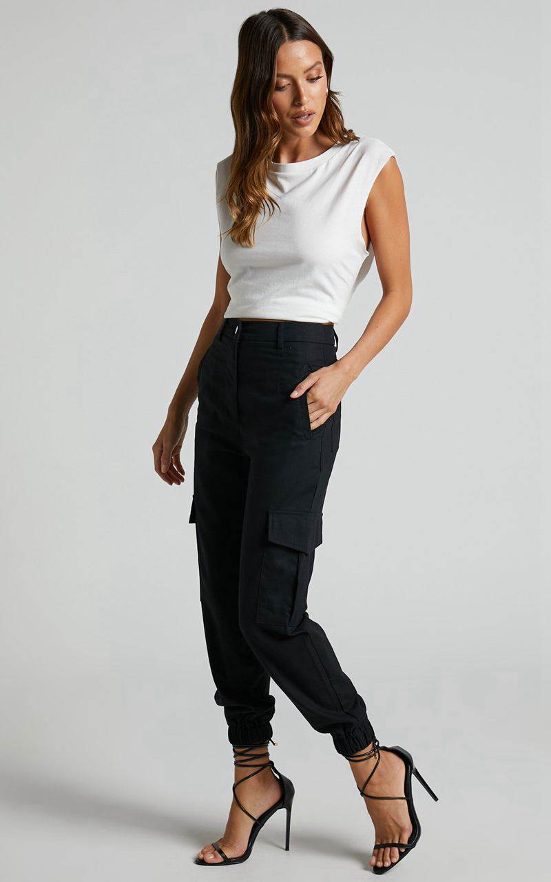 Showpo Kayla Pants - Mid Rise Cargo Pants Black | EGZATM891