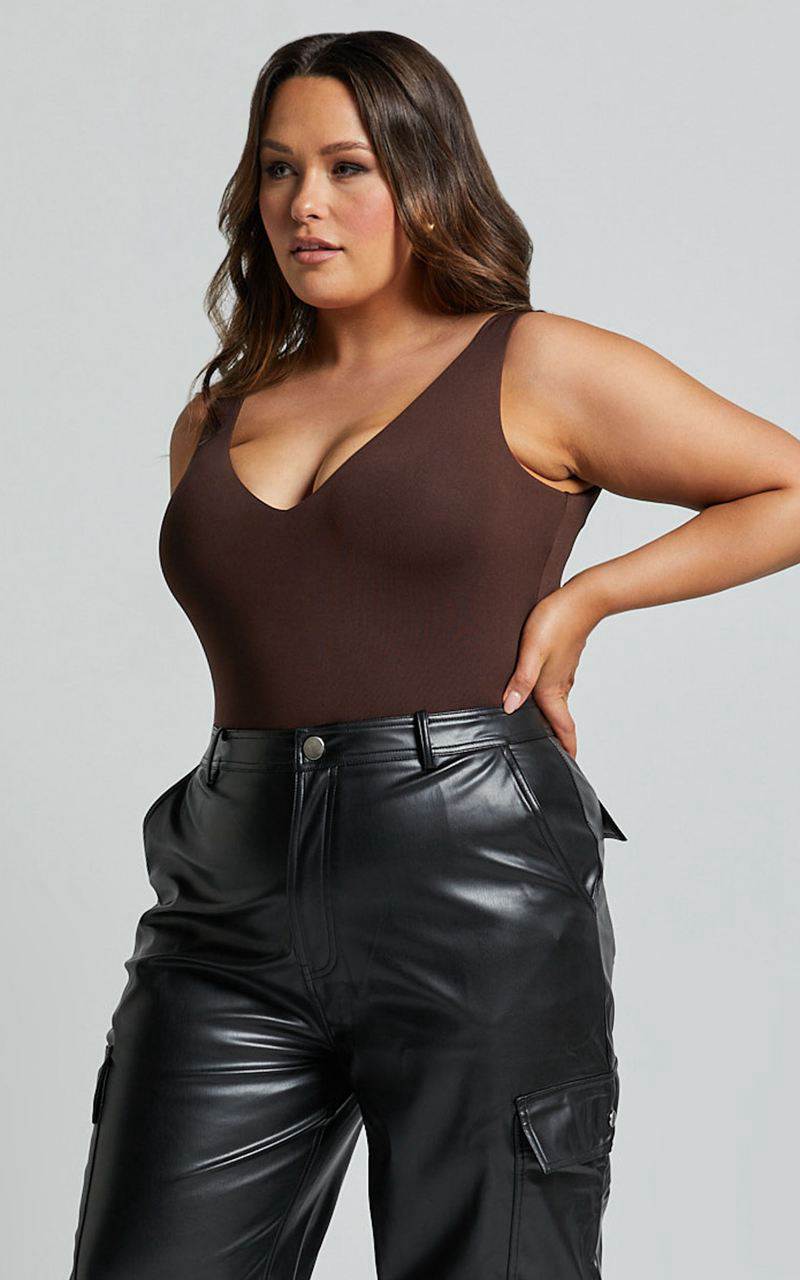 Showpo Kerrie Bodysuit - V Neck Bodysuit Chocolate | KPNSHF340