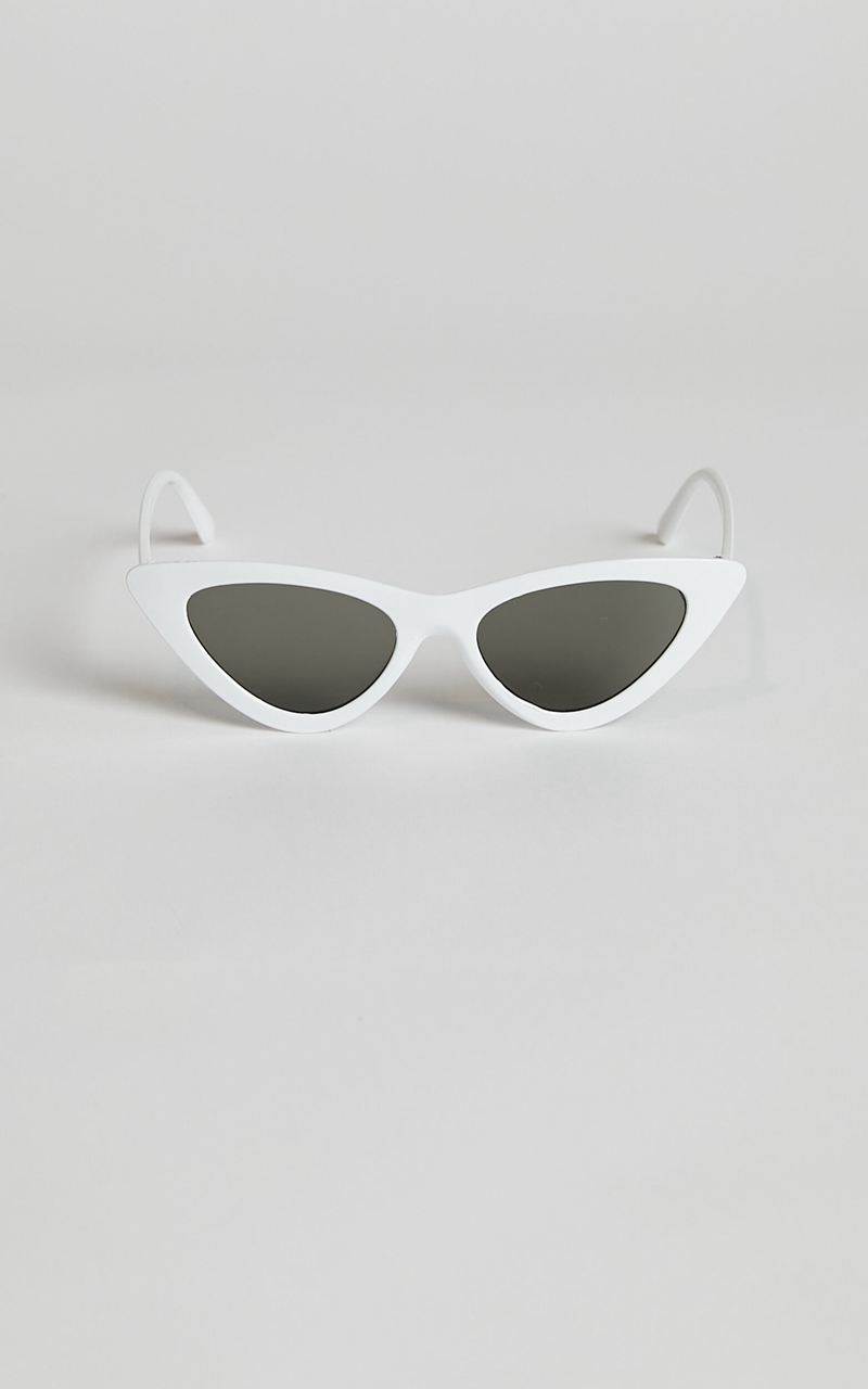 Showpo Kurthy Cat Eye Sunglasses White | JFMZPS240