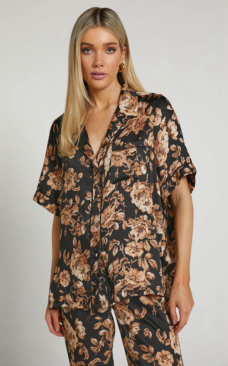 Showpo Laila Top - Short Sleeve Button Through Relaxed Shirt Black Floral | VJZMOC427